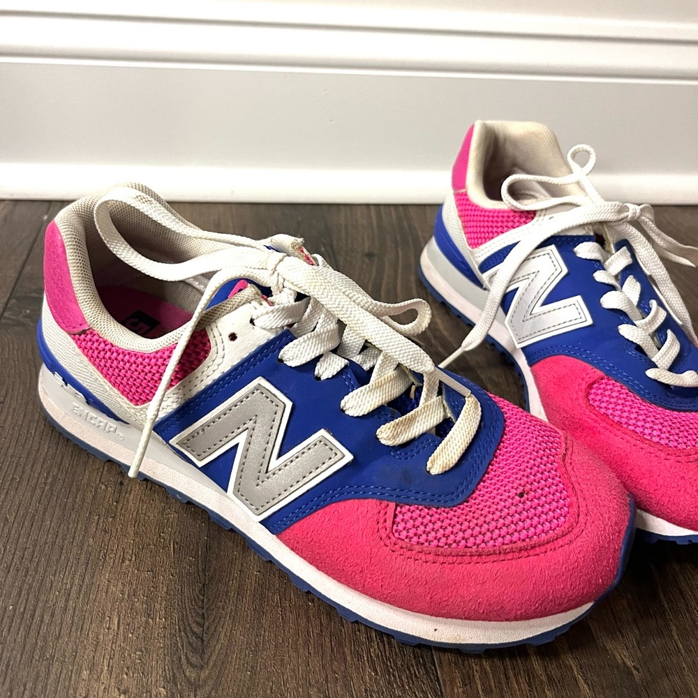 NEW BALANCE -  574 Casual Shoes In Pink / Blue - Women’s Size 7.5 - Picture 3 of 6